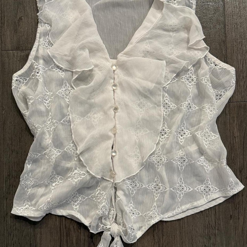 Boho white lace top with pearl buttons and front‎ tie Size: L